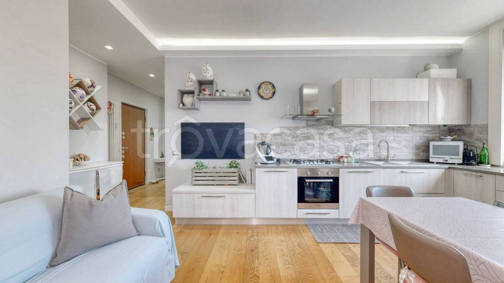 appartamento in vendita a Milano in zona Cascina dei Pomi