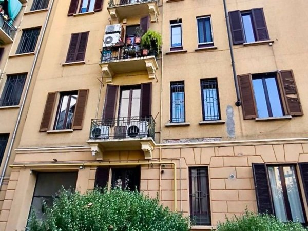 appartamento in vendita a Milano in zona Guastalla