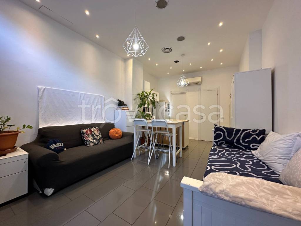 negozio in vendita a Milano in zona Corvetto