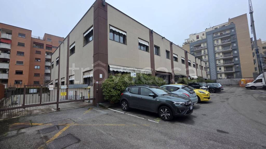 casa indipendente in vendita a Milano in zona Vigentino