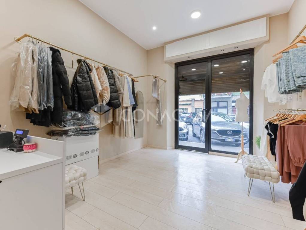 negozio in vendita a Milano in zona Casoretto