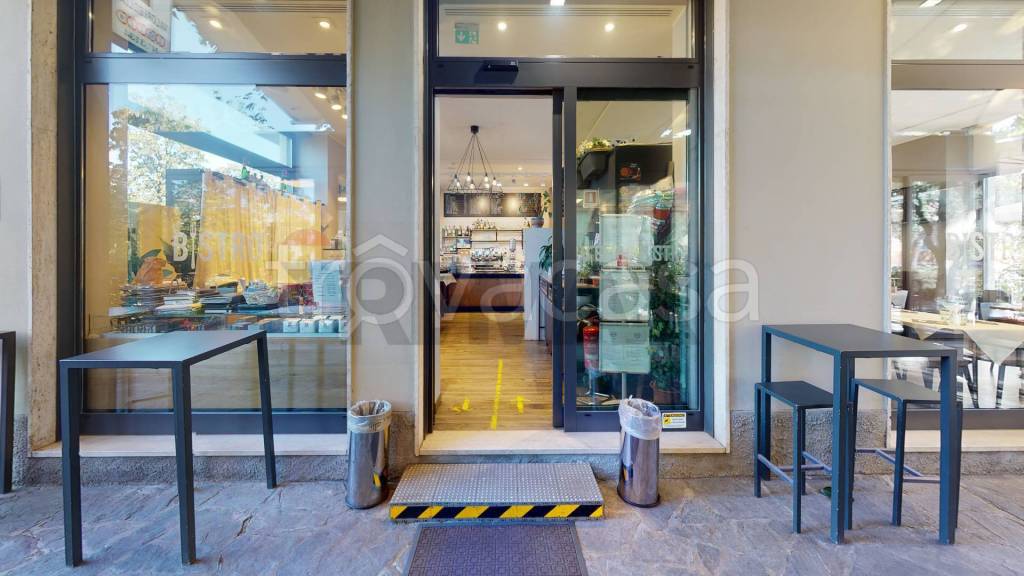 negozio in vendita a Milano in zona Gallaratese