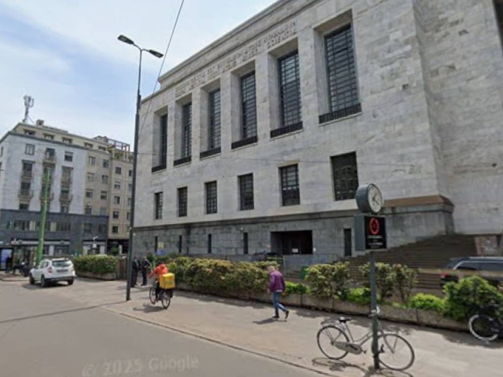 ufficio in vendita a Milano in zona Guastalla