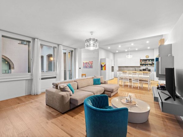 appartamento in vendita a Milano in zona Sant'Ambrogio