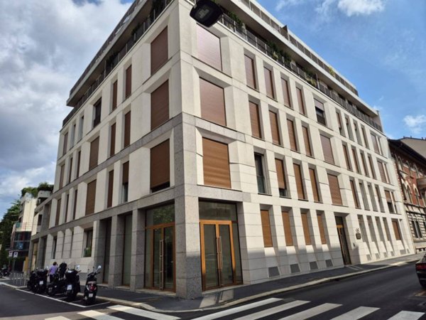 negozio in vendita a Milano in zona Guastalla