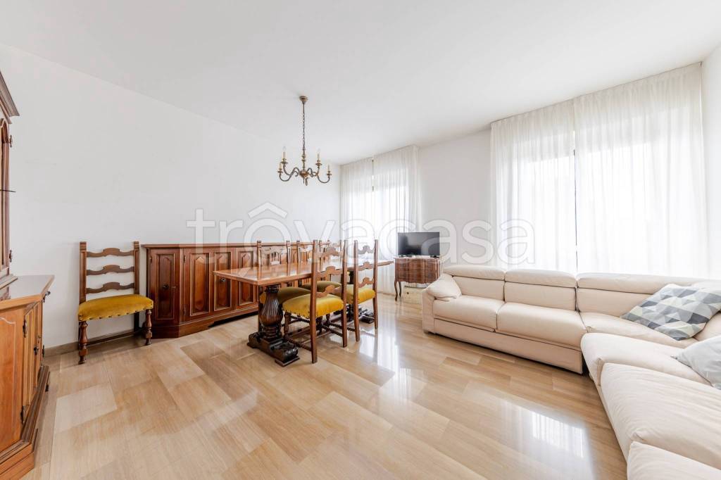 appartamento in vendita a Milano in zona Bande Nere
