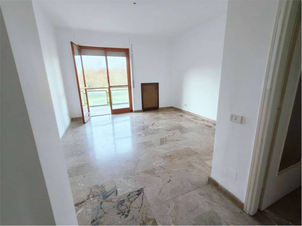 appartamento in vendita a Milano in zona Baggio