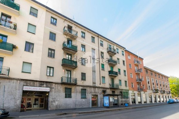 appartamento in vendita a Milano in zona Baggio