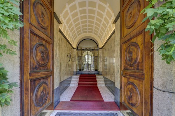 ufficio in vendita a Milano in zona Porta Venezia