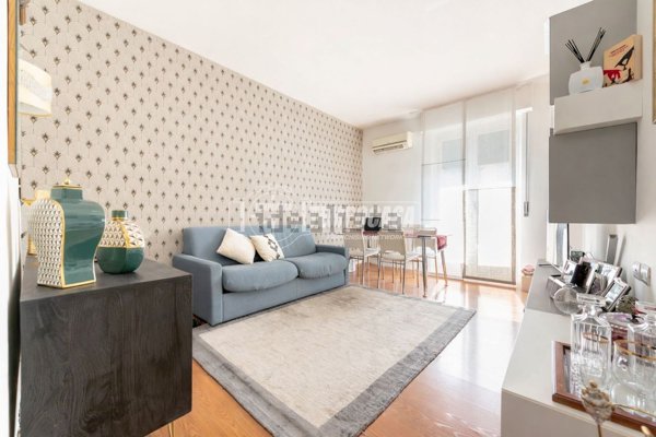 appartamento in vendita a Milano in zona Lorenteggio