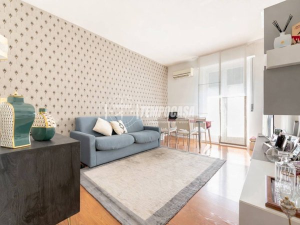 appartamento in vendita a Milano in zona Lorenteggio