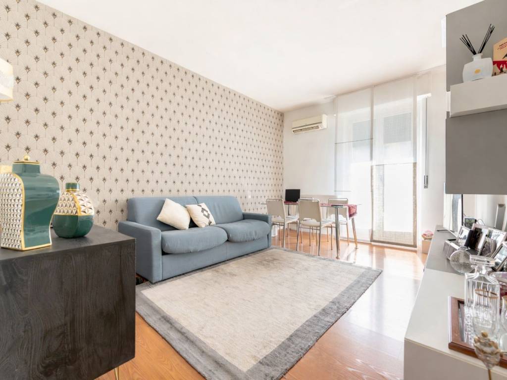 appartamento in vendita a Milano in zona Lorenteggio