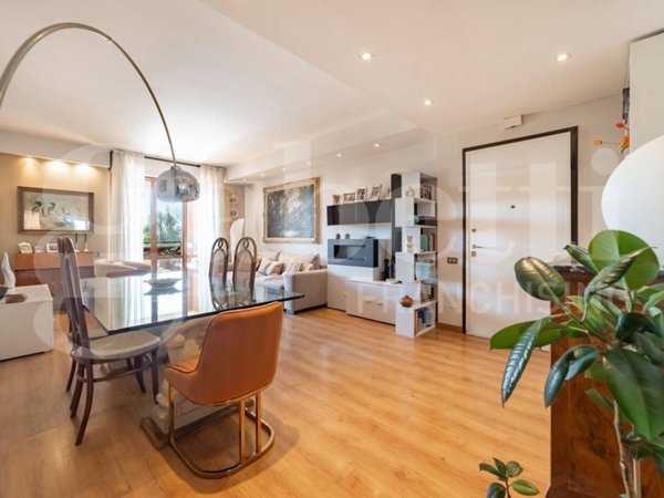 appartamento in vendita a Milano in zona Ronchetto delle Rane