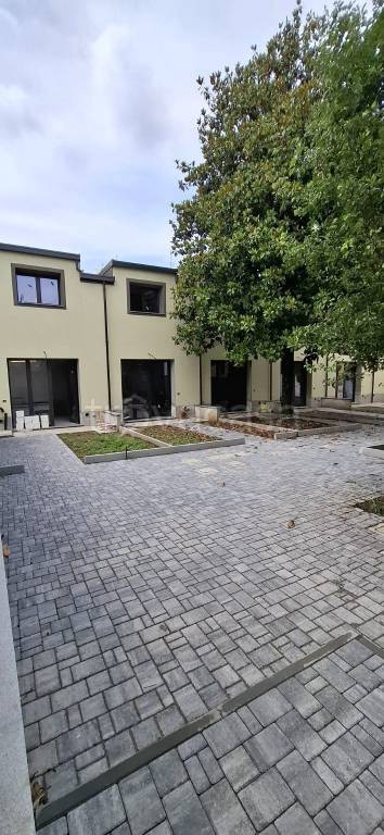 casa indipendente in vendita a Milano in zona Crescenzago