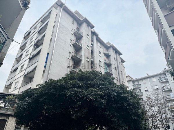 appartamento in vendita a Milano in zona Casoretto