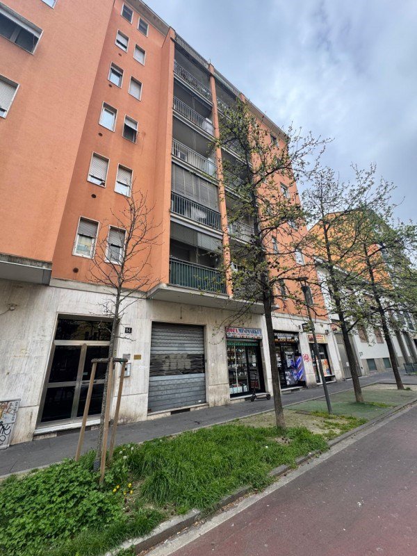 negozio in vendita a Milano in zona Corvetto