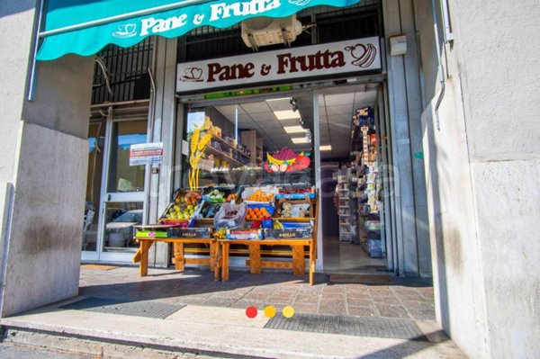 negozio in vendita a Milano in zona Vigentino