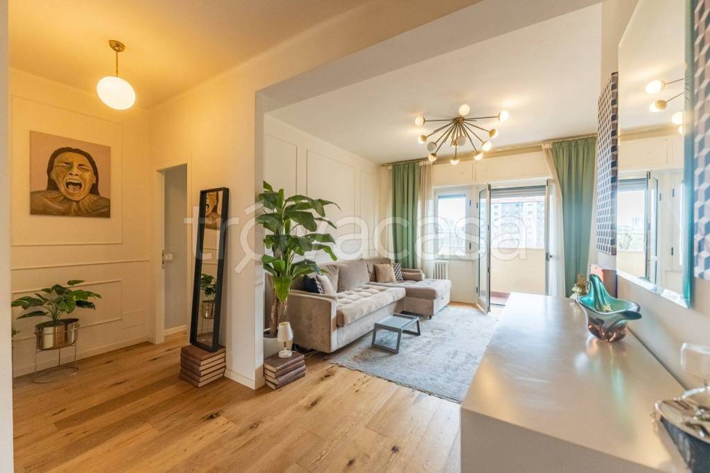 appartamento in vendita a Milano in zona Lorenteggio