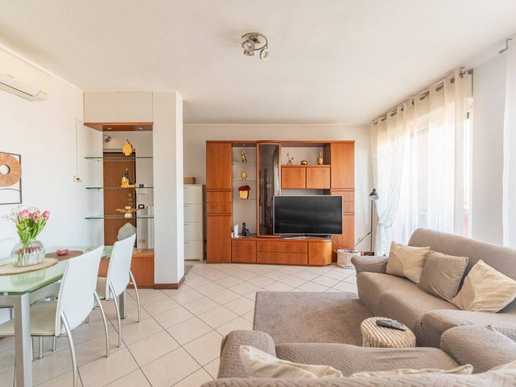 appartamento in vendita a Milano in zona Corvetto