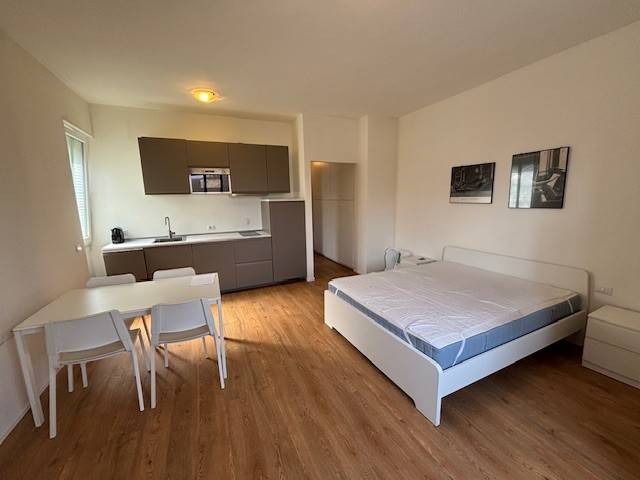 appartamento in vendita a Milano in zona Lorenteggio