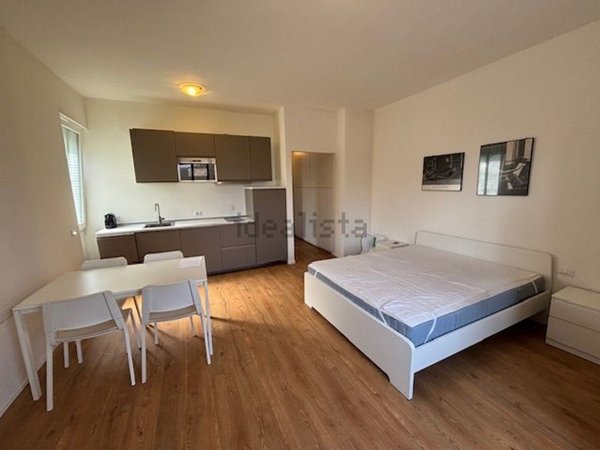 appartamento in vendita a Milano in zona Lorenteggio