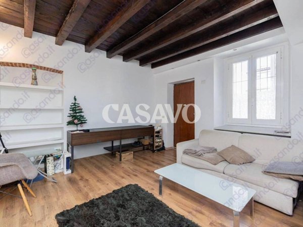 appartamento in vendita a Milano in zona Porta Volta