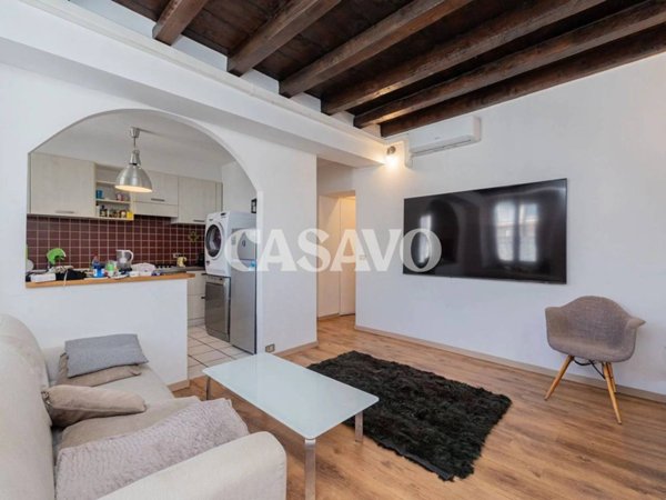 appartamento in vendita a Milano in zona Porta Volta
