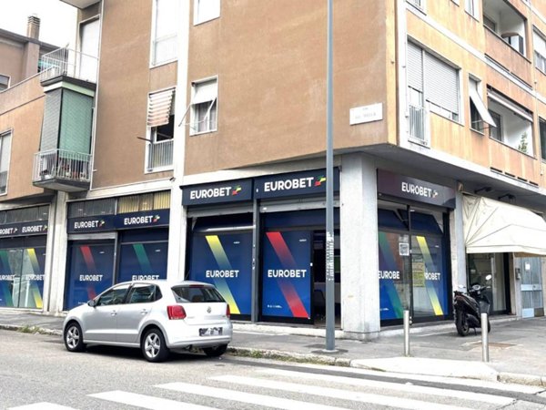 negozio in vendita a Milano in zona Forze Armate