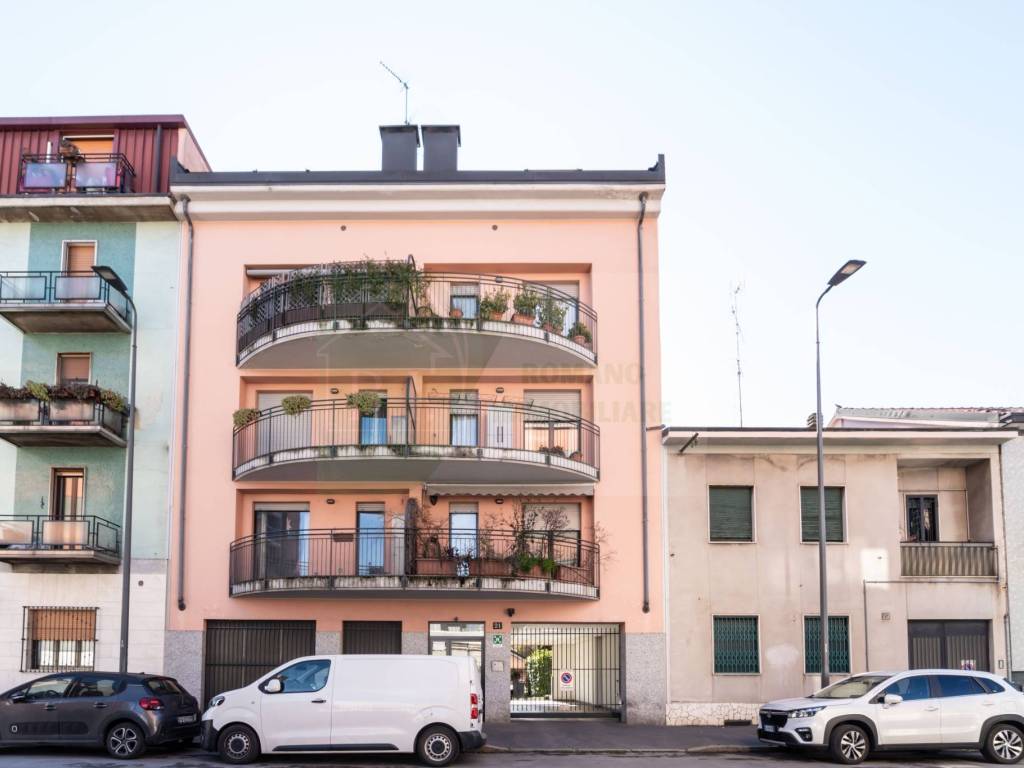 appartamento in vendita a Milano in zona Adriano