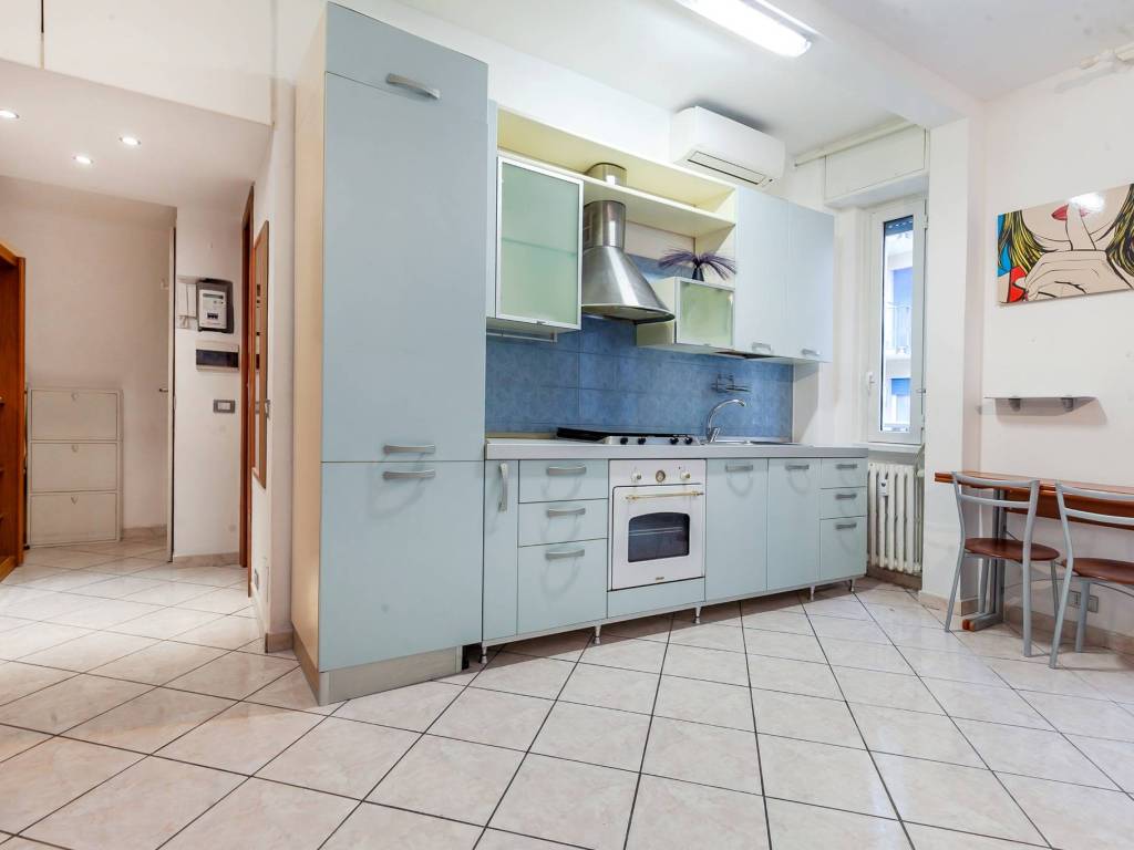 appartamento in vendita a Milano in zona Lorenteggio