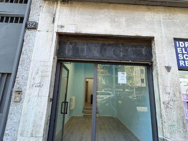 negozio in vendita a Milano in zona Lorenteggio