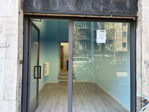 negozio in vendita a Milano in zona Lorenteggio