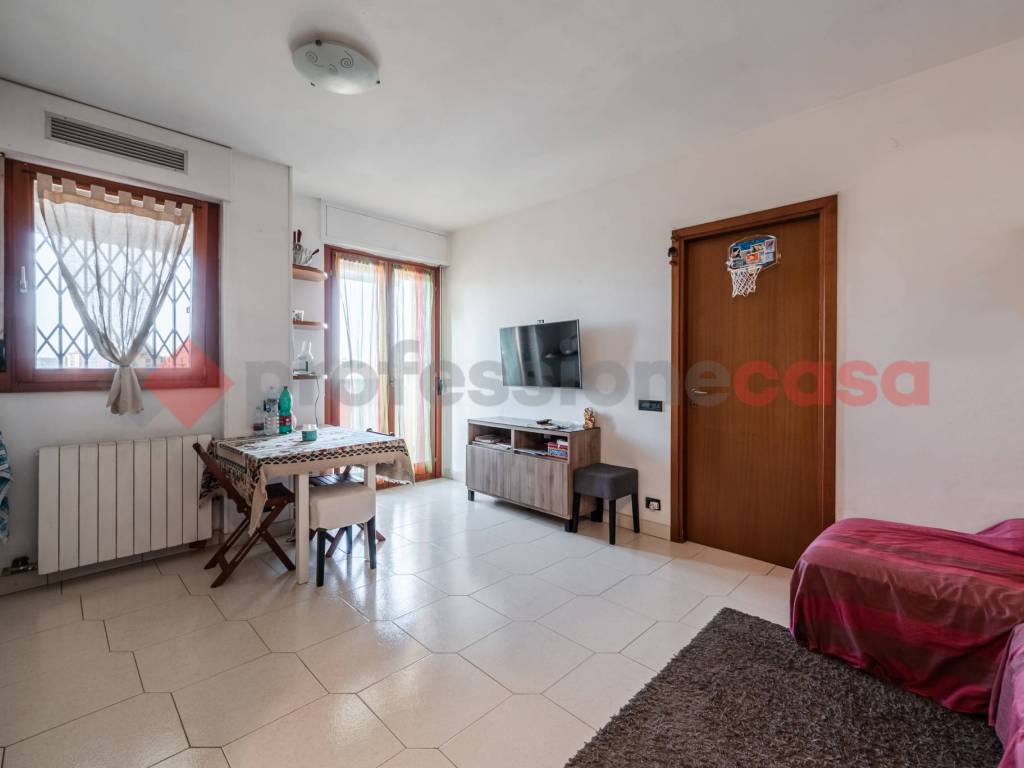 appartamento in vendita a Milano in zona Famagosta