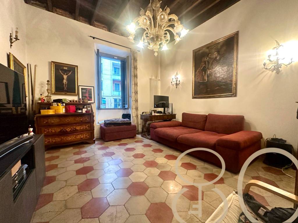 appartamento in vendita a Milano in zona Bocconi