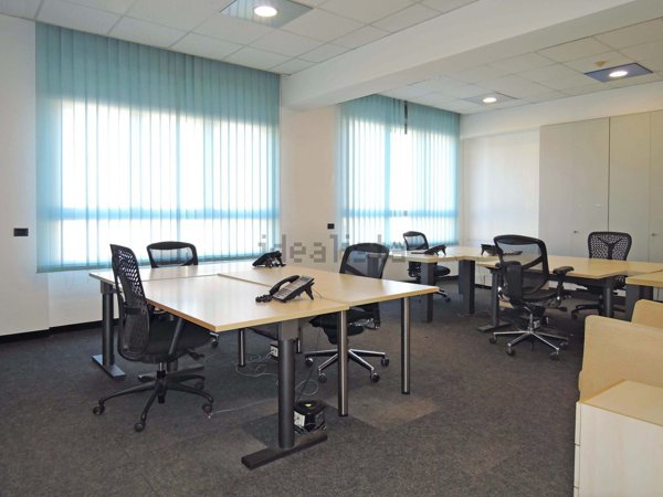 ufficio in vendita a Milano in zona Barona