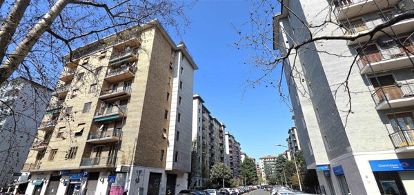 appartamento in vendita a Milano in zona Lorenteggio
