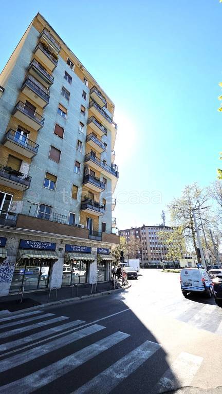 appartamento in vendita a Milano in zona Famagosta