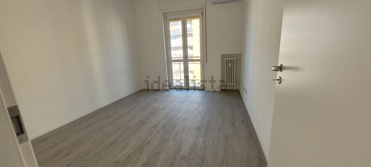 appartamento in vendita a Milano in zona Lorenteggio