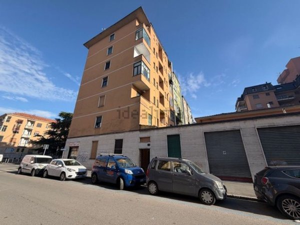 appartamento in vendita a Milano in zona Lorenteggio