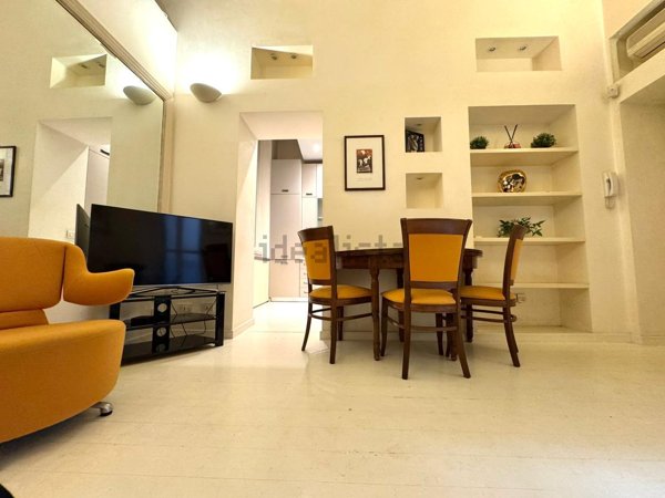 appartamento in vendita a Milano in zona Cadorna