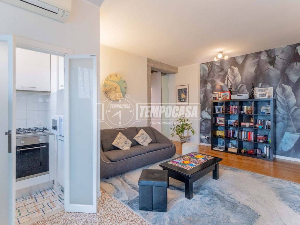 appartamento in vendita a Milano in zona Segnano