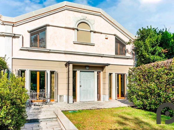 casa indipendente in vendita a Milano in zona San Siro