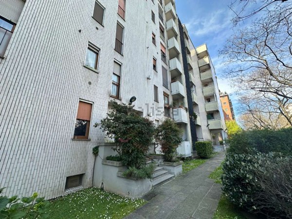 appartamento in vendita a Milano in zona Famagosta