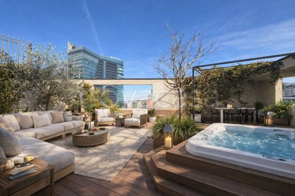 appartamento in vendita a Milano in zona Porta Nuova