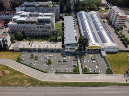 negozio in vendita a Milano in zona Precotto