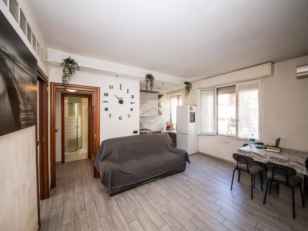 appartamento in vendita a Milano in zona Baggio