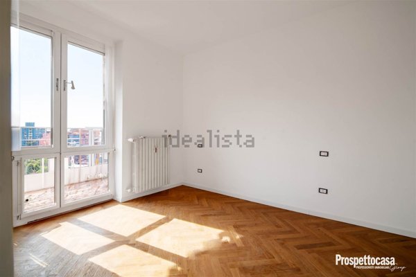 appartamento in vendita a Milano in zona Lorenteggio