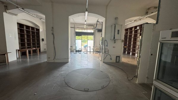 ufficio in vendita a Milano in zona Piazzale Lodi