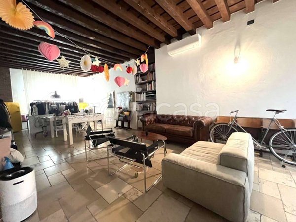appartamento in vendita a Milano in zona Porta Genova