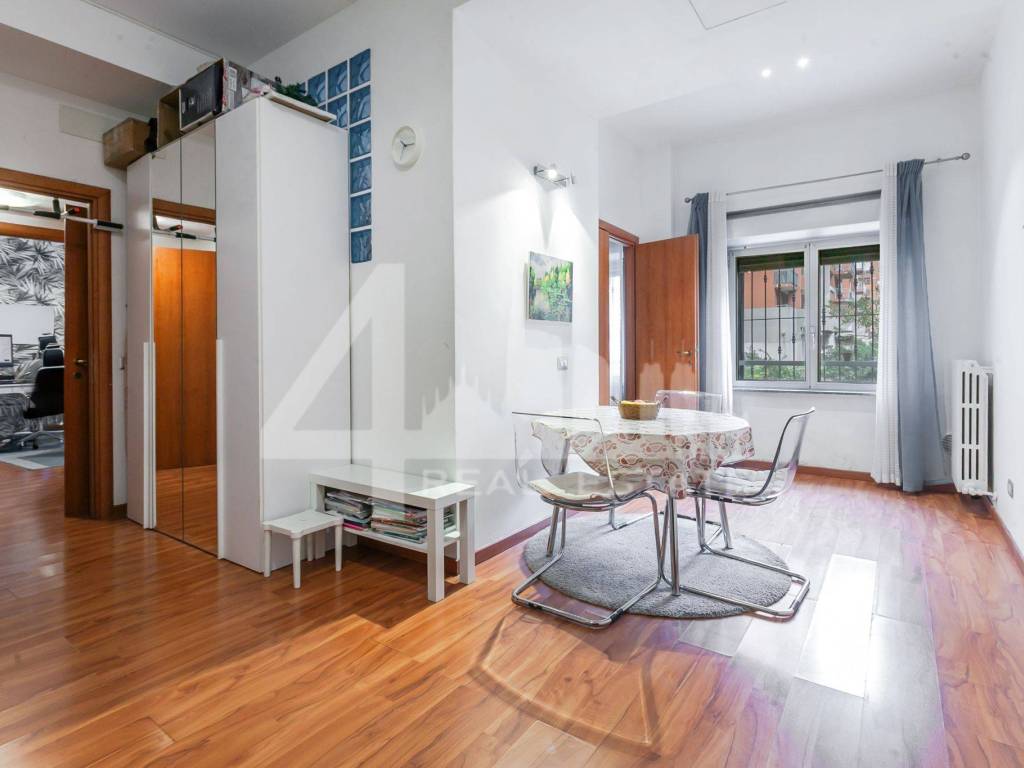 appartamento in vendita a Milano in zona Adriano